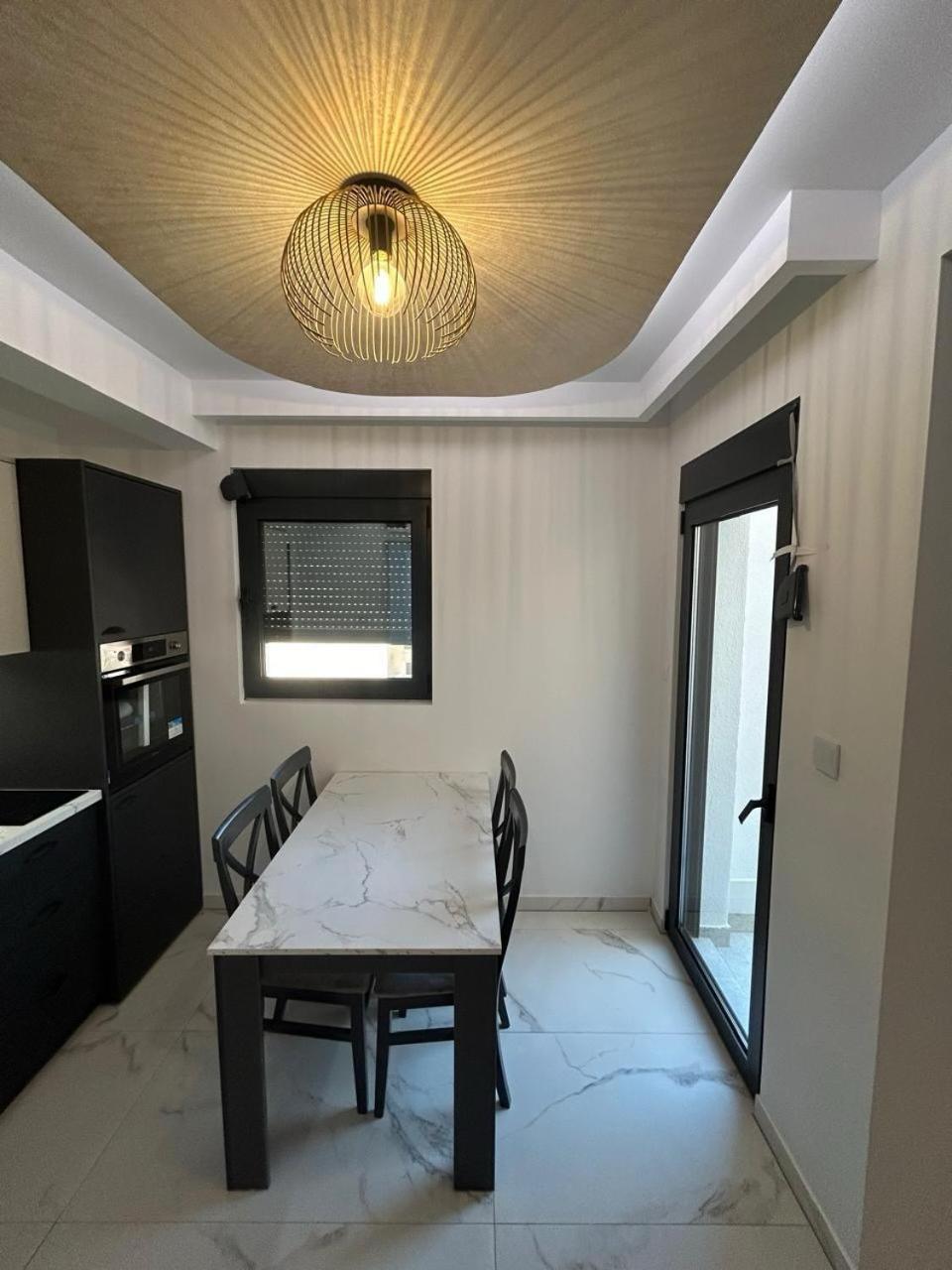 Merlin Prestige Apartments บุดวา ภายนอก รูปภาพ