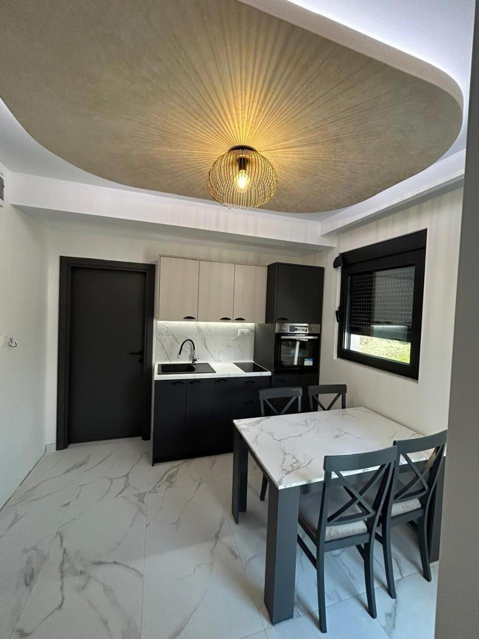 Merlin Prestige Apartments บุดวา ภายนอก รูปภาพ