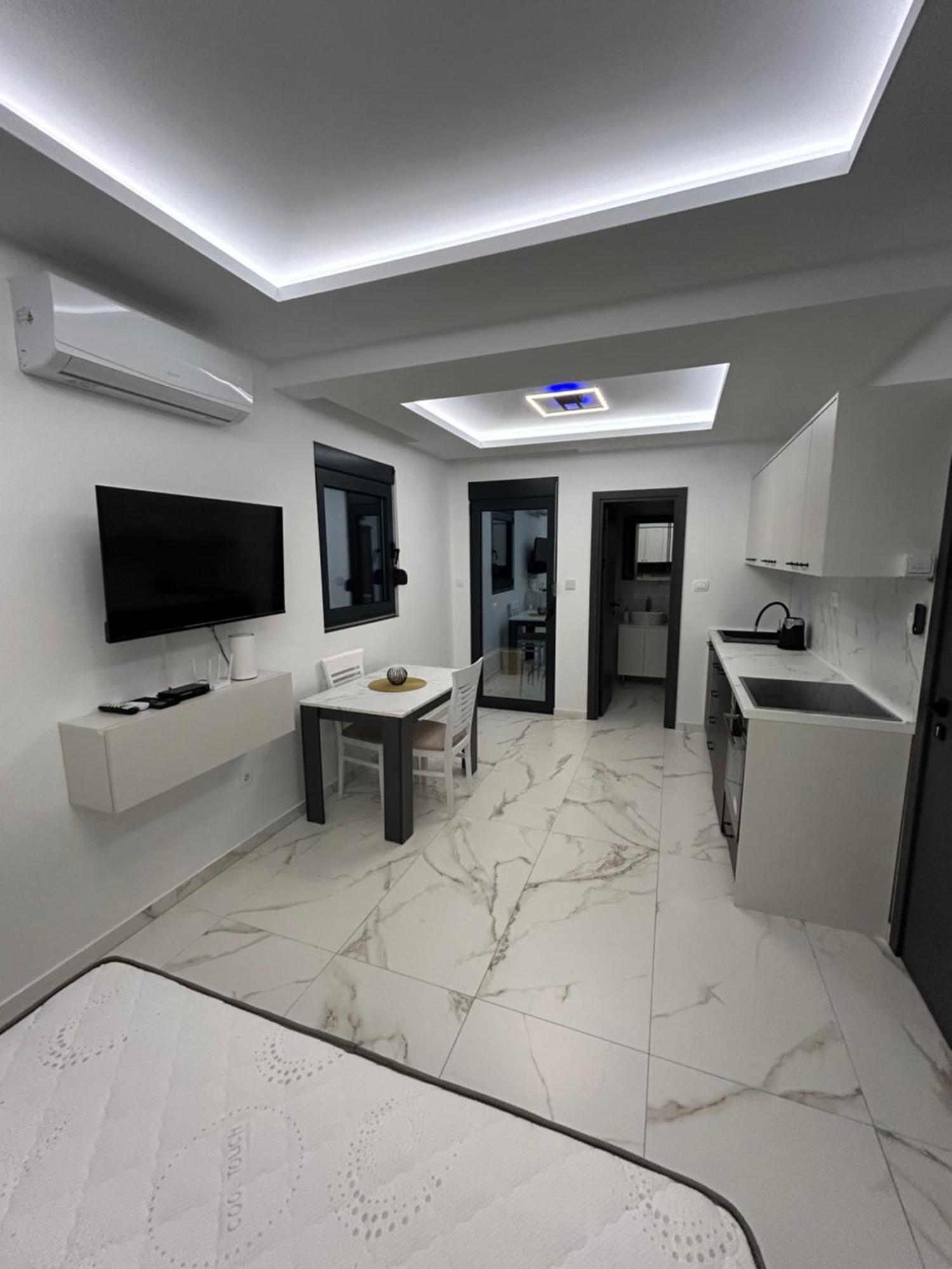 Merlin Prestige Apartments บุดวา ภายนอก รูปภาพ