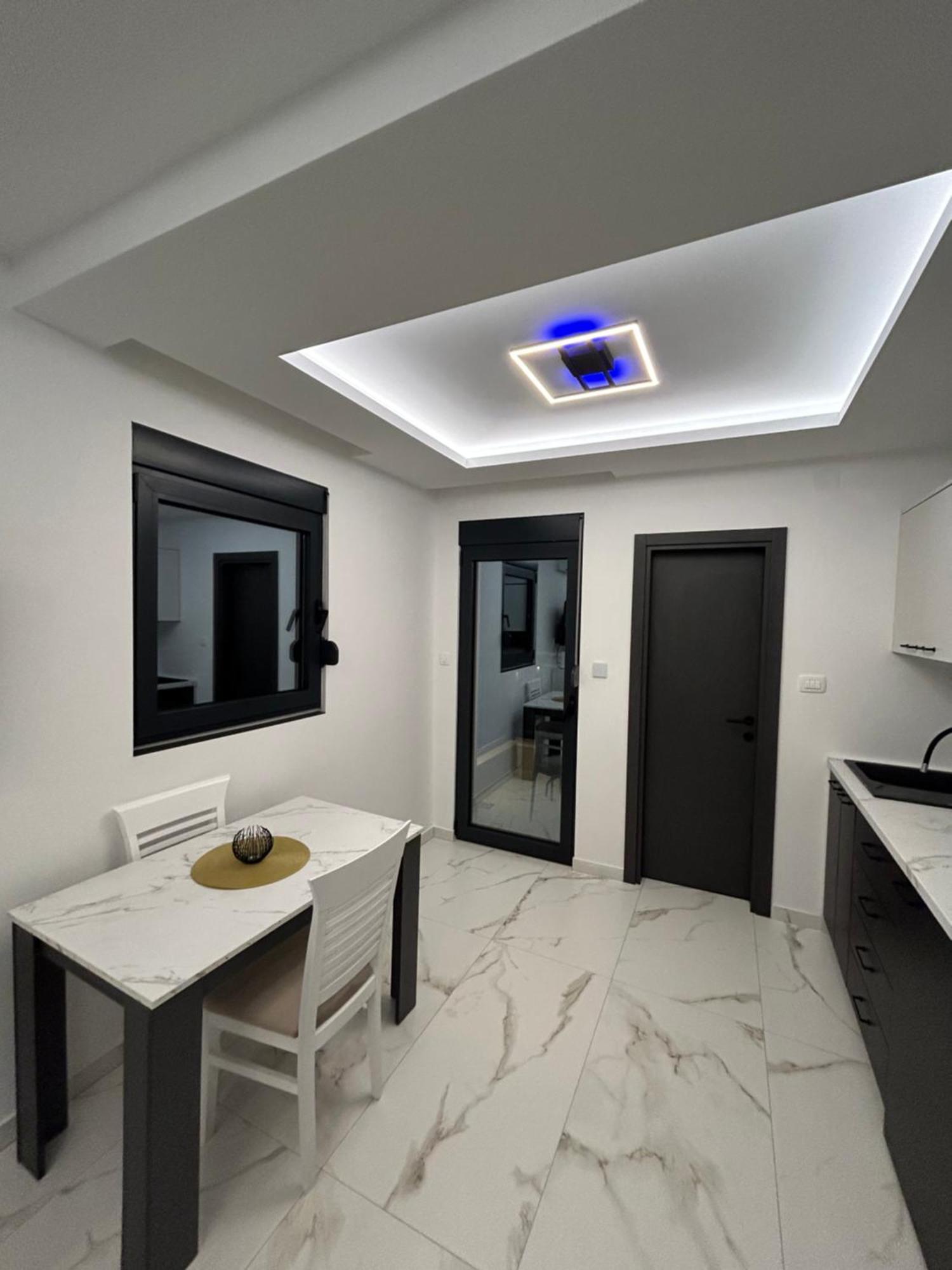 Merlin Prestige Apartments บุดวา ภายนอก รูปภาพ