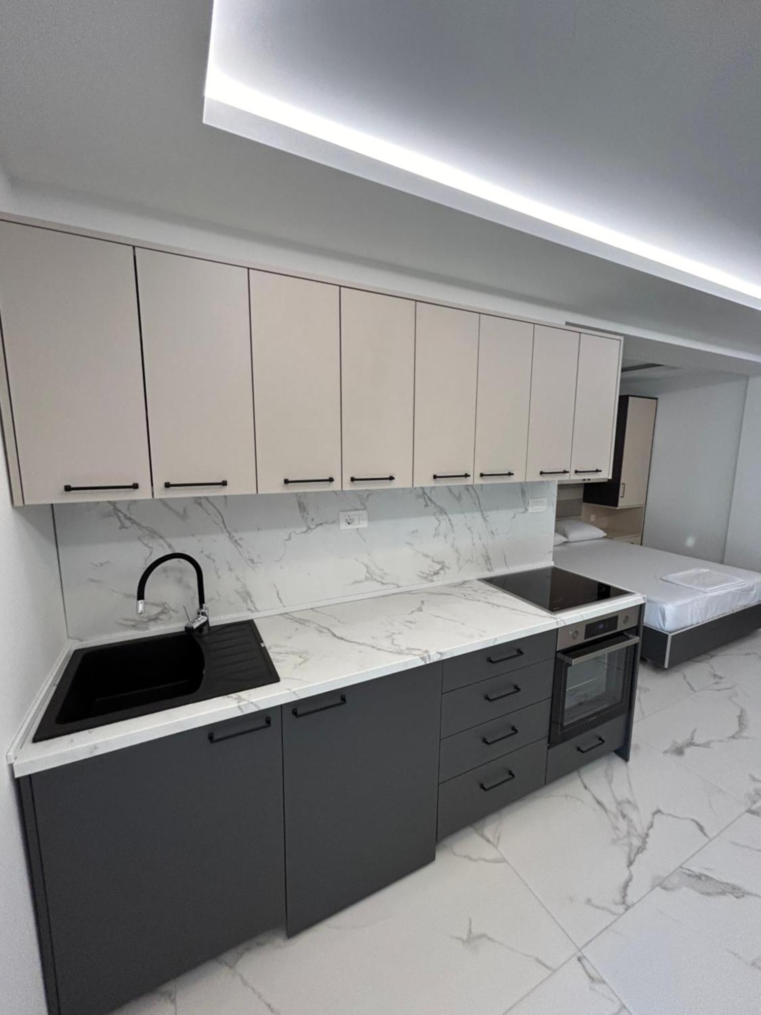 Merlin Prestige Apartments บุดวา ภายนอก รูปภาพ